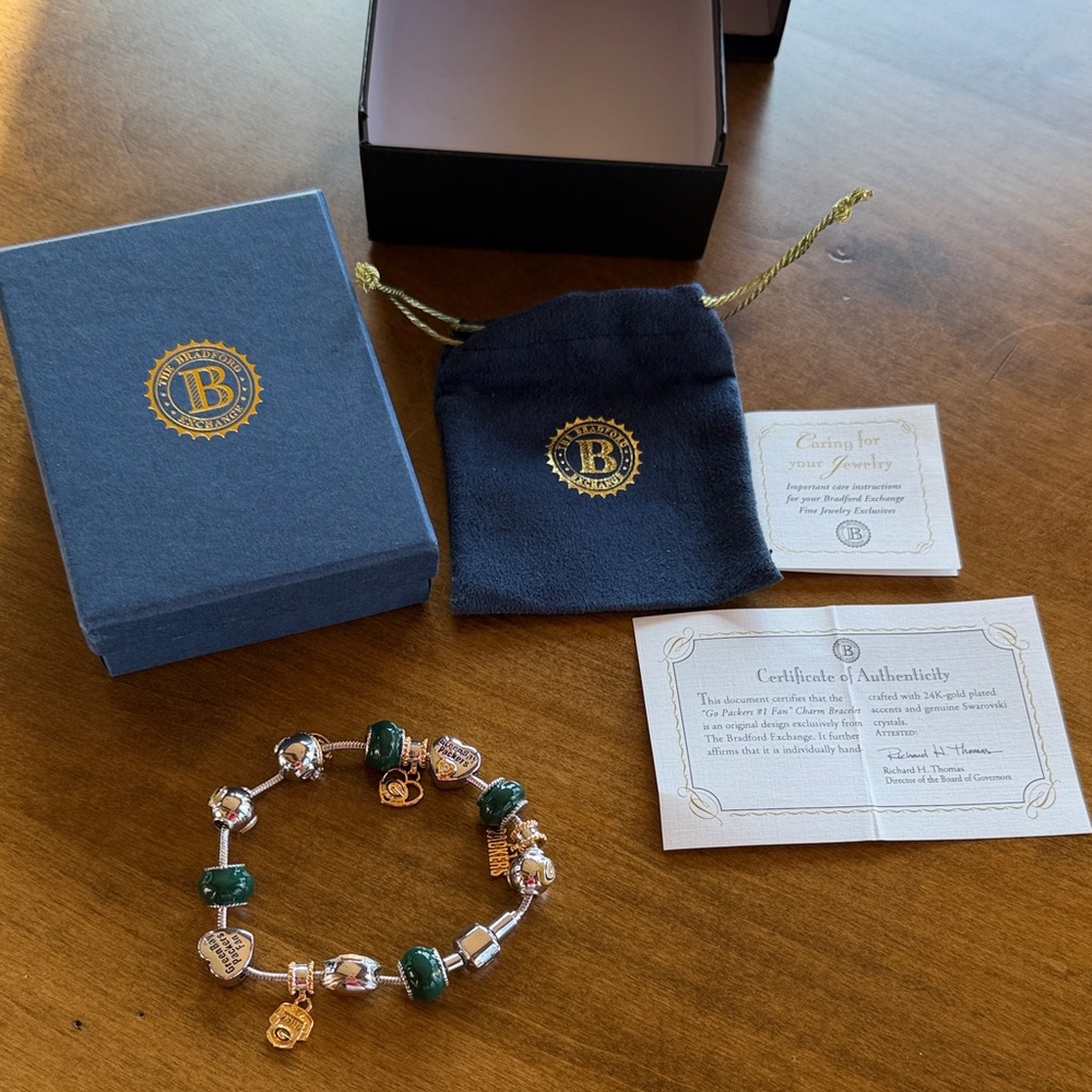 Bradford exchange, Green Bay Packer Elegant Charm Bracelet
